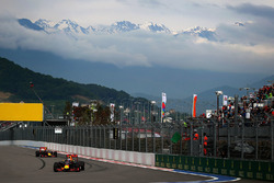 Daniel Ricciardo, Red Bull Racing RB12, und Daniil Kvyat, Red Bull Racing RB12