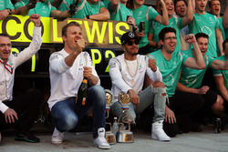 Winner Nico Rosberg, Mercedes AMG F1 celebrates with team mate Lewis Hamilton, Mercedes AMG F1 and t