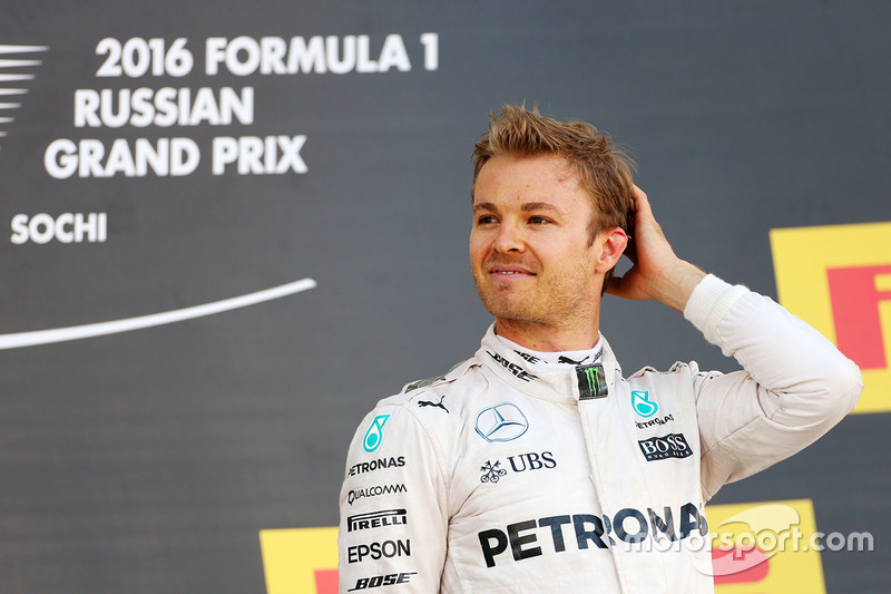 Podyum: kazanan Nico Rosberg, Mercedes AMG F1 Team