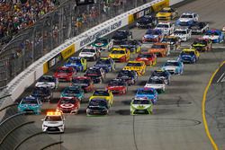 The field goes four-wide to show appreciation to the fans before the race