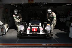 #1 Porsche Team Porsche 919 Hybrid: Timo Bernhard, Mark Webber, Brendon Hartley