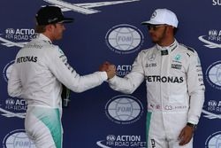 Pole de Lewis Hamilton, Mercedes AMG F1, segundo Nico Rosberg, Mercedes AMG F1