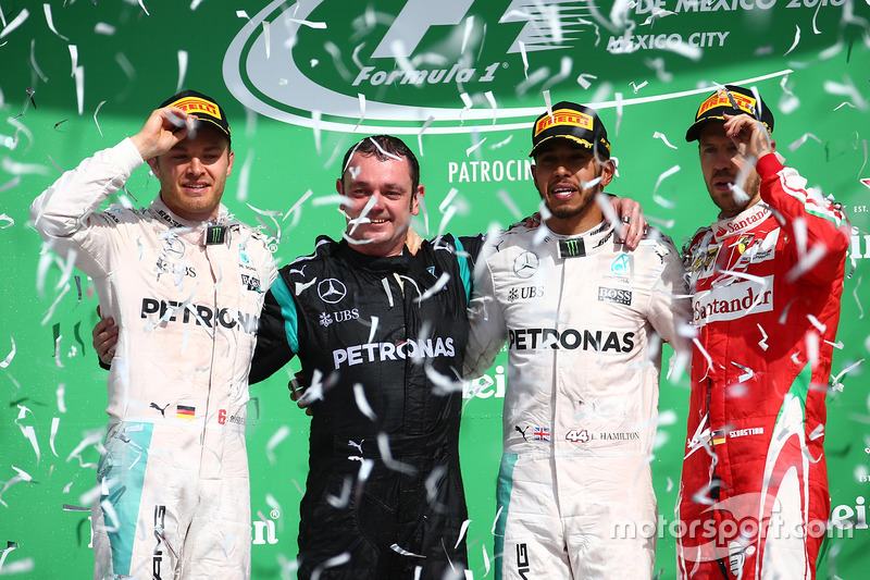 Podium : le vainqueur Lewis Hamilton, Mercedes AMG F1, le deuxième, Nico Rosberg, Mercedes AMG F1, le troisième, Sebastian Vettel, Ferrari