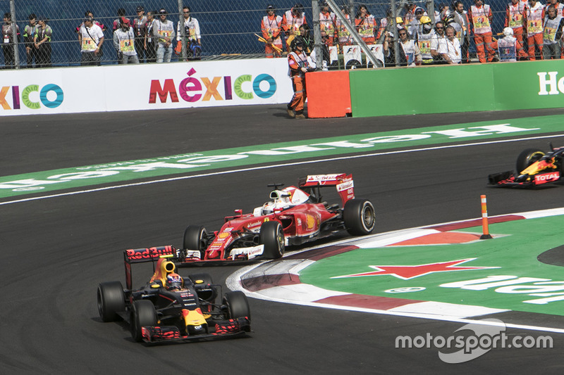Max Verstappen tercero, delante de Vettel y de Ricciardo