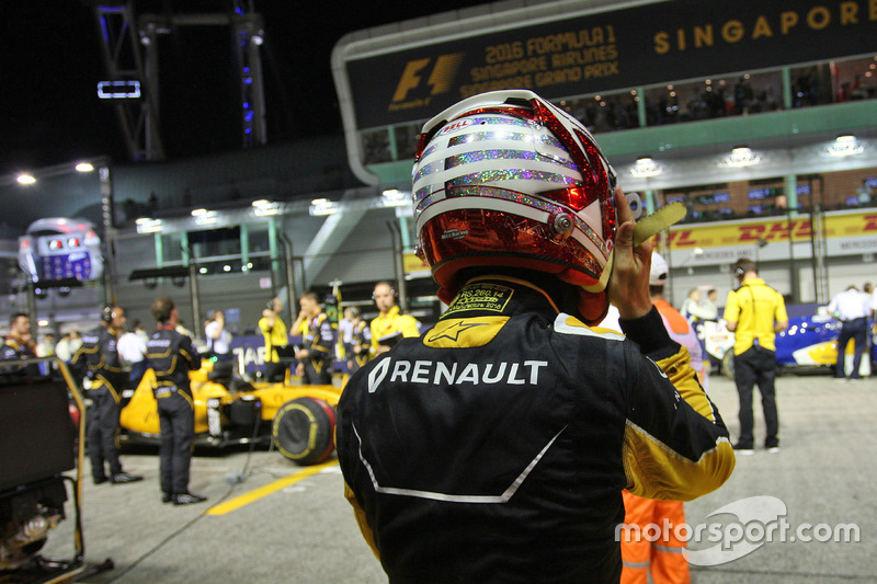 Kevin Magnussen, Renault Sport F1 Team RS16 in griglia