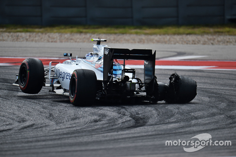 Valtteri Bottas, Williams FW38 with a puncture