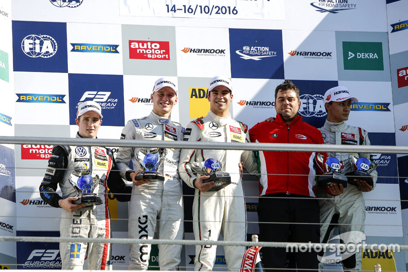 Podium del campeonato: Campeón, Lance Stroll, Prema Powerteam Dallara F312 - Mercedes-Benz; segundo, Maximilian Günther, Prema Powerteam Dallara F312 - Mercedes-Benz; tercero, George Russell, HitechGP Dallara F312 - Mercedes-Benz; Best team Rene Rosin, Prema Powerteam, Best Rookie Joel Eriksson, Motopark Dallara F312 - Volkswagen