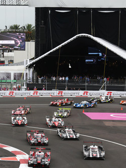 #8 Audi Sport Team Joest Audi R18 e-tron quattro: Lucas di Grassi, Loic Duval, Oliver Jarvis leads