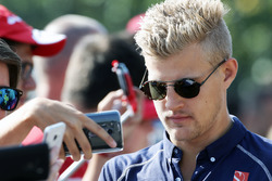 Marcus Ericsson, Sauber F1 Team signs autographs for the fans