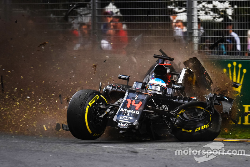 El gran accidente de Fernando Alonso, McLaren MP4-31