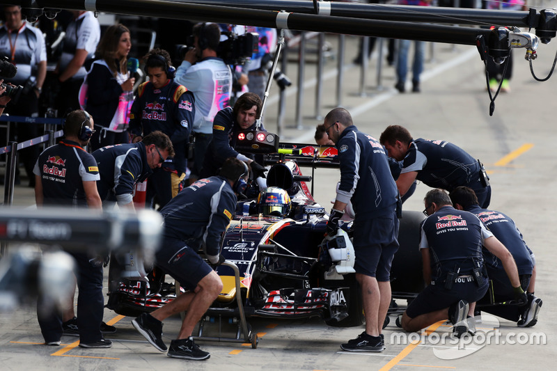 Carlos Sainz Jr., Scuderia Toro Rosso STR11