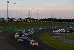 Start: Daniel Suarez, Kyle Busch Motorsports Toyota leads