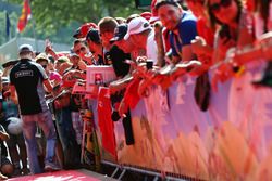 Nico Hülkenberg, Sahara Force India F1 signe des autographes pour les fans