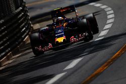Carlos Sainz Jr., Scuderia Toro Rosso STR11
