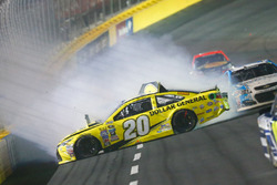 Crash: Matt Kenseth, Joe Gibbs Racing Toyota