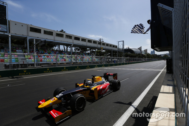 Race winner Antonio Giovinazzi, PREMA Racing takes the chequered flag