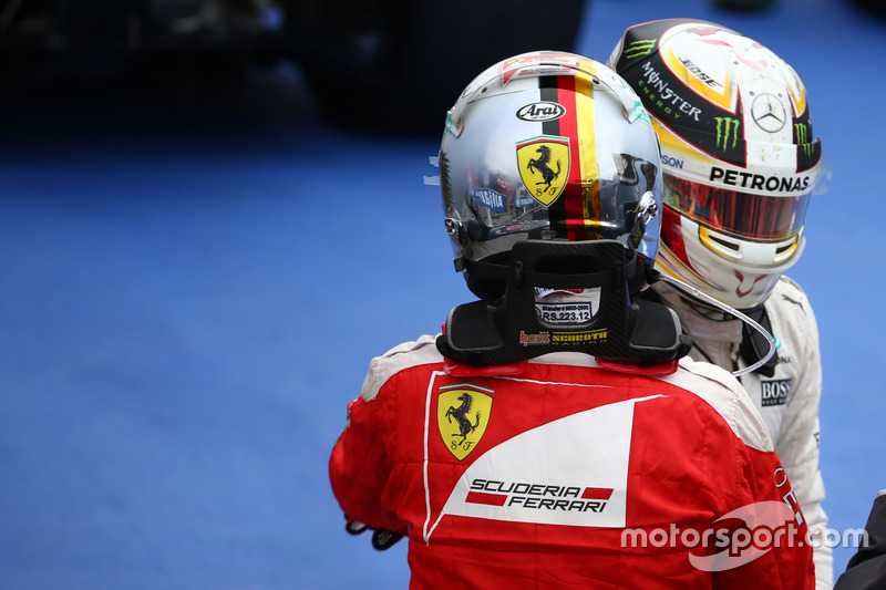 Sebastian Vettel, Scuderia Ferrari SF16-H and Lewis Hamilton, Mercedes AMG F1 W07