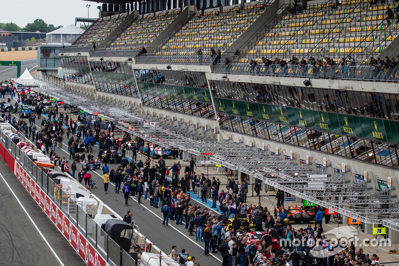 Ambiance dans la pitlane