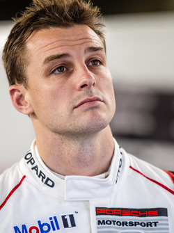 #92 Porsche Motorsport Porsche 911 RSR: Earl Bamber
