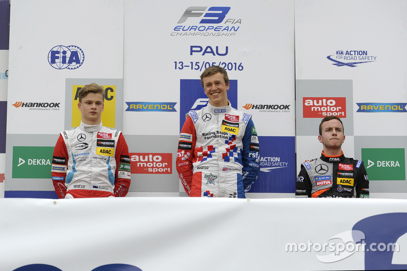 Podium des rookies : Ben Barnicoat, Ralf Aron et Anthoine Hubert