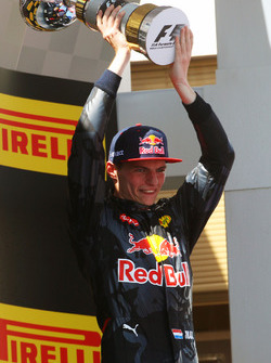 Winnaar Max Verstappen, Red Bull Racing viert op het podium