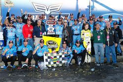 Race winner Kevin Harvick, Stewart-Haas Racing Chevrolet