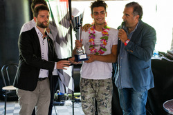 Cosimo Papi, Scuderia Costa Ovest, riceve il premio di Motrosport.com come Miglior Giovane Emergente