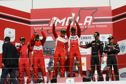 Podio GT3 Gara 2: al secondo posto Casè-Tempesta, Scuderia Baldini 27 Network, i vincitori Leo-Cheever, Scuderia Baldini 27 Network, al terzo posto Zonzini-Russo, Audi Sport Italia
