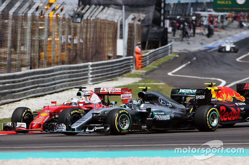 Sebastian Vettel, Ferrari SF16-H, Nico Rosberg, Mercedes AMG F1 W07 Hybrid, and Max Verstappen, Red Bull Racing RB12 collide at the start of the race