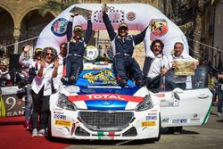 Paolo Andreucci e Anna Andreussi, Peugeot 208 T16, Peugeot Sport Italia, festaggiano la vittoria