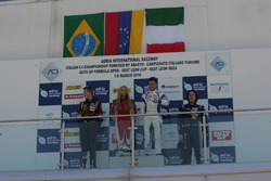 Course 1, podium des rookies : Simone Cunati, Vincenzo Sospiri Racing, Richard Verschoor, Bhaitech Engineering, Federico Malvestiti, Antonelli Motorsport, Fabienne Wohlwend, Aragon Racing