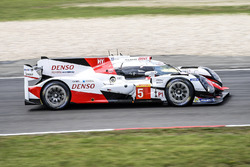 #5 Toyota Racing Toyota TS050 Hybrid: Anthony Davidson, Sébastien Buemi, Kazuki Nakajima