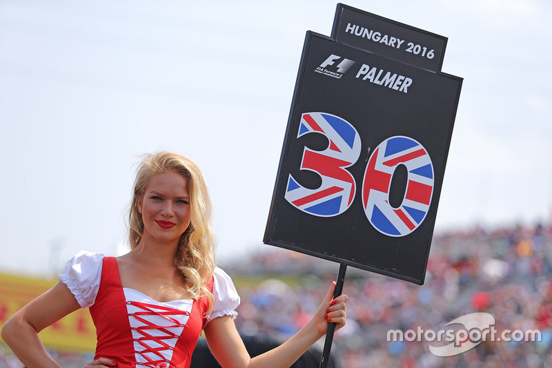 Grid girl, Jolyon Palmer, Renault Sport F1 Team