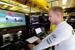 Kevin Magnussen, Renault Sport F1 Team, Red Fla