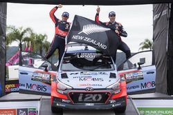 Les vainqueurs Hayden Paddon et John Kennard, Hyundai Motorsport