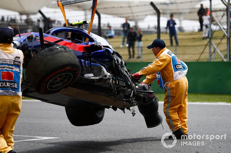 Marshals remove the damaged car of Alexander Albon, Toro Rosso STR14, from the circuit after his crash during practice 3