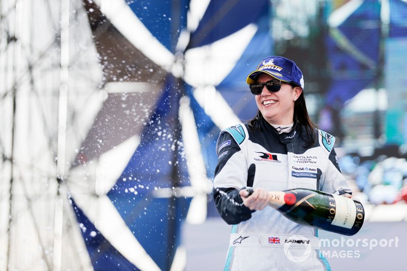 Race winner Katherine Legge, Rahal Letterman Lanigan Racing celebrates on the podium