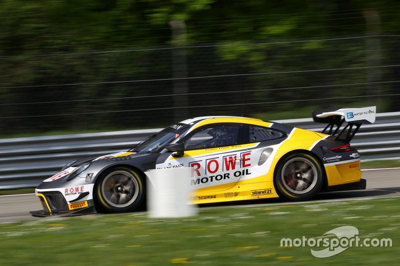 #98 ROWE Racing Porsche 911 GT3 R: Mathieu Jaminet, Romain Dumas, Sven Müller