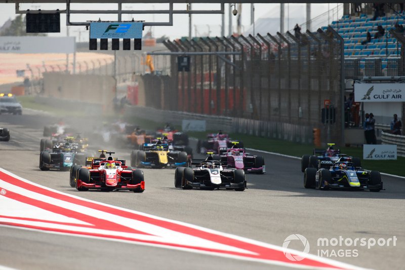 Mick Schumacher, PREMA RACING, Nyck De Vries, ART GRAND PRIX et Louis Deletraz, CARLIN, au départ de la course