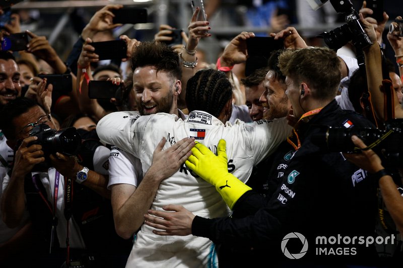 Lewis Hamilton, Mercedes AMG F1, 1st position, celebrates with his team