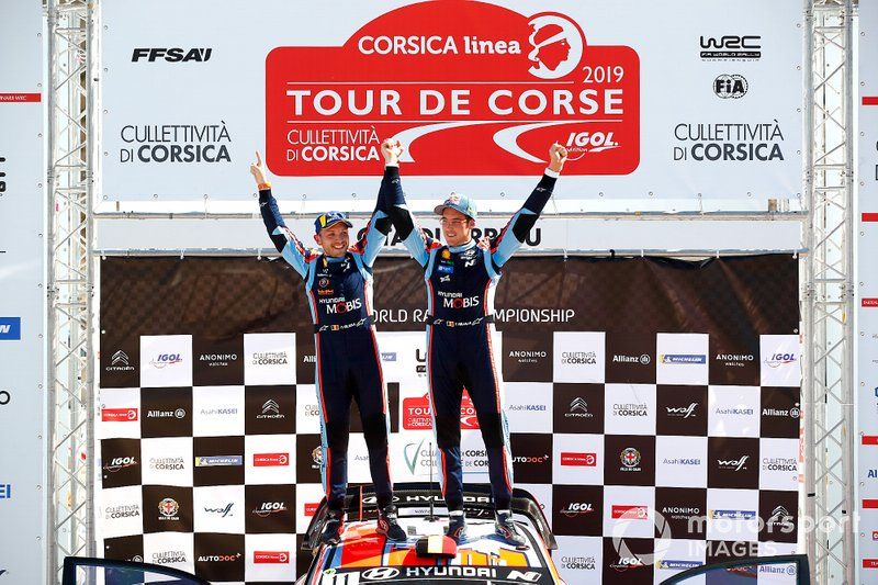 Podio: Thierry Neuville, Nicolas Gilsoul, Hyundai Motorsport Hyundai i20 Coupe WRC
