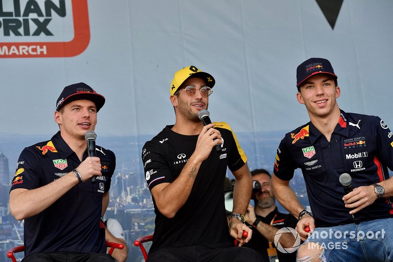 Max Verstappen, Red Bull Racing, Daniel Ricciardo, Renault, e Pierre Gasly, Red Bull Racing, sul palco