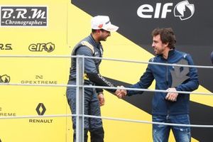 Podium: derde Kush Maini, M2 Competition met Fernando Alonso