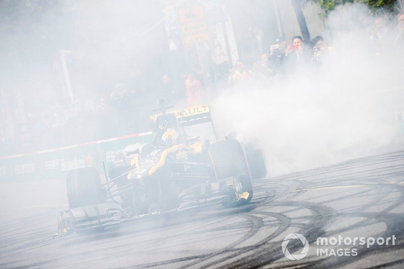 Demonstration with Guanyu Zhou, Renault F1 Team