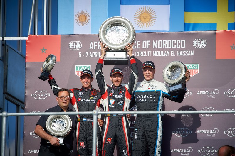 Podio: ganador de la carrera Esteban Guerrieri, ALL-INKL.COM Münnich Motorsport Honda Civic Type R TCR, segundo Thed Björk, Cyan Racing Lynk & Co 03 TCR, tercero Néstor Girolami, ALL-INKL.COM Münnich Motorsport Honda Civic Type R TCR, Dominik Greiner, Team manager ALL-INKL.COM Münnich Motorsport