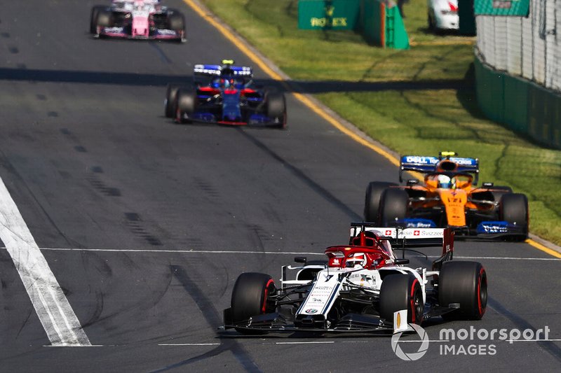 Kimi Raikkonen, Alfa Romeo Racing C38, Lando Norris, McLaren MCL34 y Alexander Albon, Toro Rosso STR14