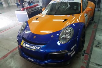Porsche Promodrive nel garage