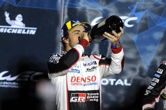 Podyum: #8 Toyota Gazoo Racing Toyota TS050: Fernando Alonso