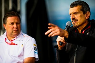 Zak Brown, McLaren Executive Director, with Cyril Abiteboul, Managing Director, Renault F1 Team