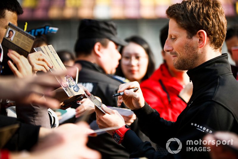 Romain Grosjean, Haas F1 signs an autograph for a fan